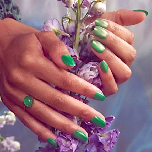 KISS x WICKED Press-On Nails – “You’re Green?!” Short Oval, 28ct Limited Edition - Picture 7 of 8